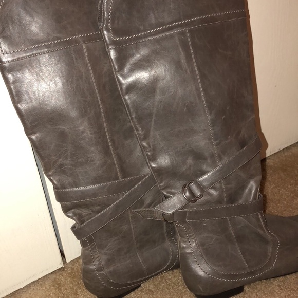 Boots size 9 - Picture 3 of 3